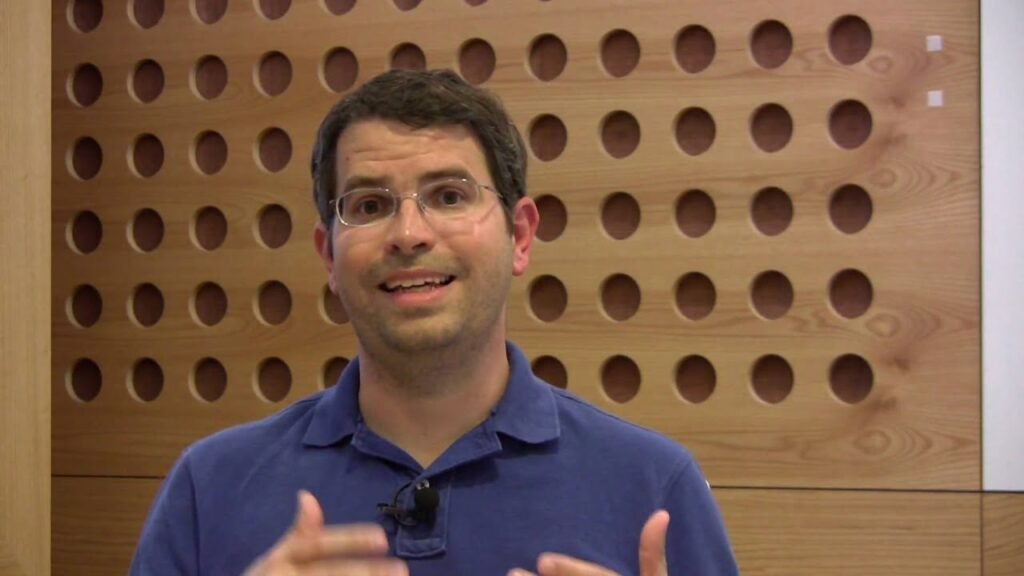 Are links in footers treated differently than paragraph links?